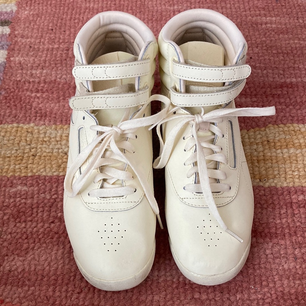 Butter yellow Reebok Classics